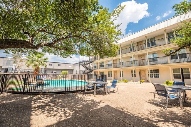 Building Photo - Pointe Condos #56