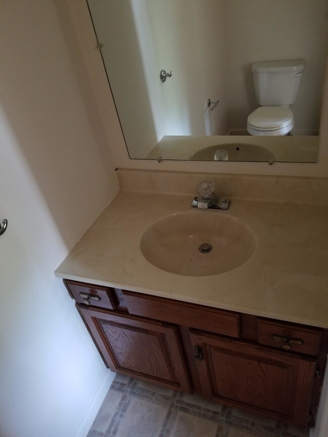 Building Photo - 4 Pheasant Ln