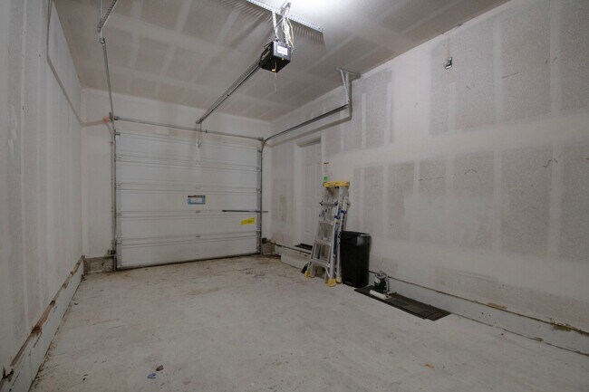 Foto del edificio - Charming 3bd, 2ba townhome in Bagley Downs Neighborhood