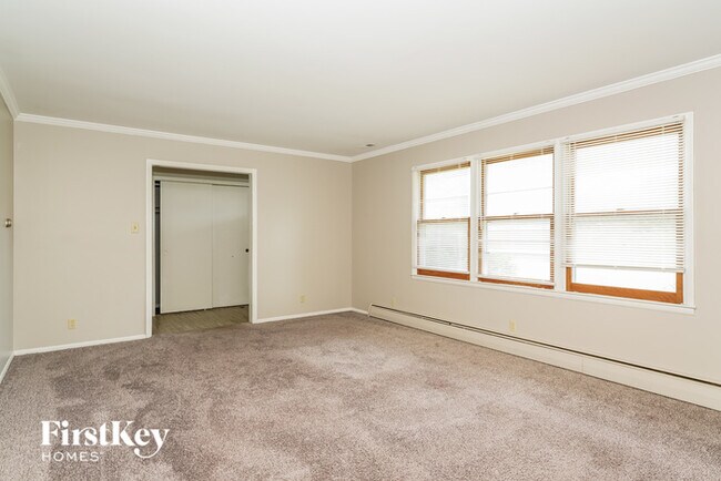 Building Photo - 302 E Brunswick Ave