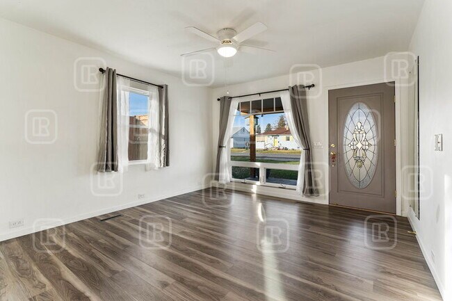 Foto del edificio - 408 East Olympic Avenue