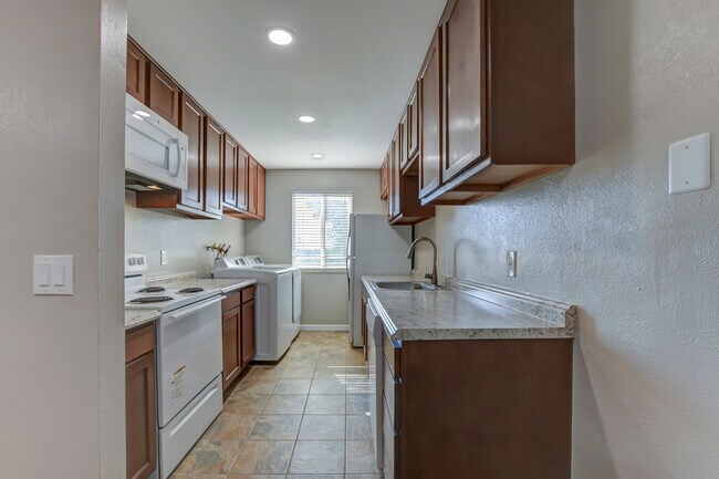 Foto del edificio - 7913 Chase Cir