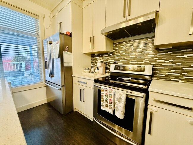 Building Photo - 13275-13290 90 Ave