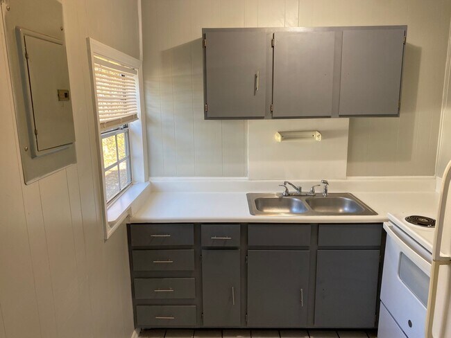 Foto del edificio - 1 bed 1 bath apartment in Rossville!