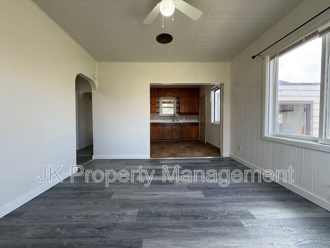 Building Photo - 1808 6th Ave S