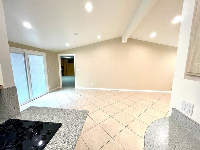 Building Photo - Beautiful house, 2bd+den/1.5ba HOME on the hillside of Granada Hills.