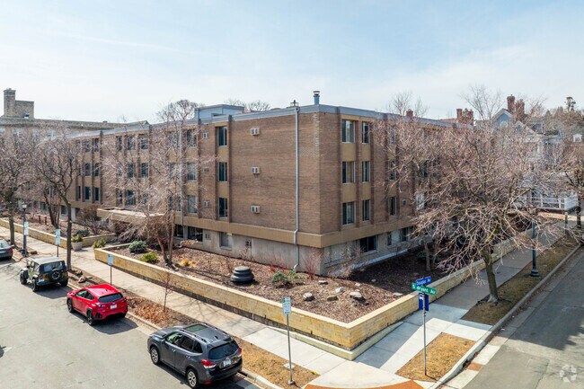 Foto del edificio - Mount Curve Condominiums