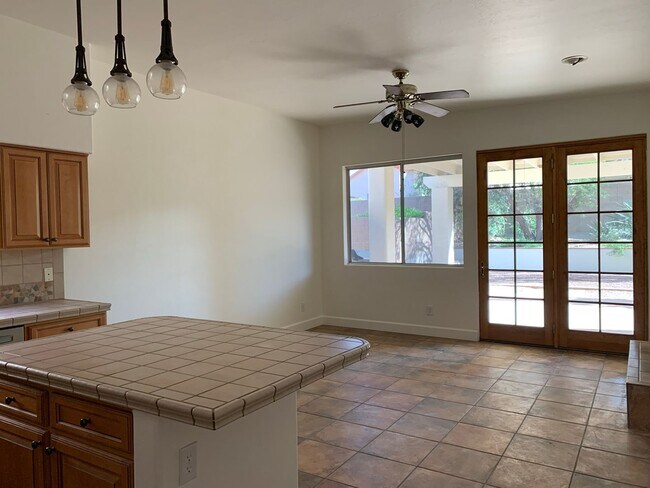 Foto del edificio - 3 bedroom, 2 bath with 2 car garage