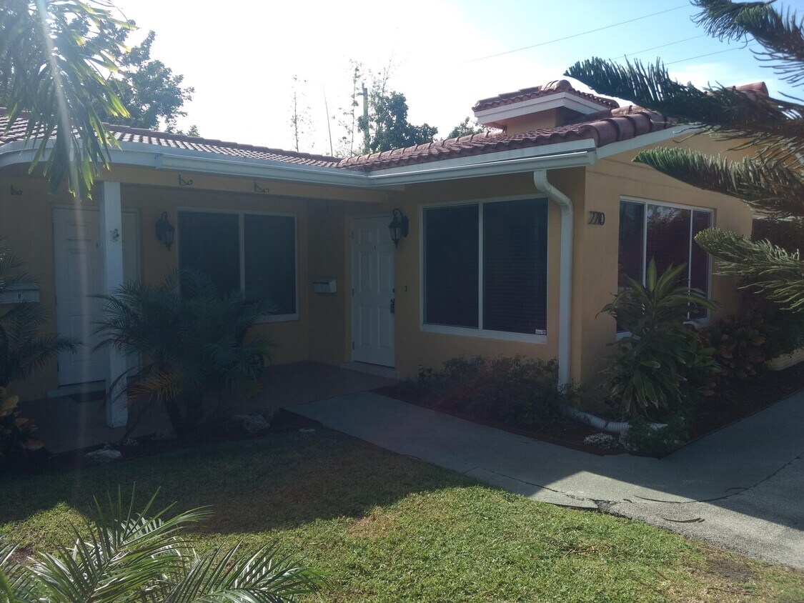 2210 NE 36th St, Lighthouse Point, FL 33064 Townhome Rentals in