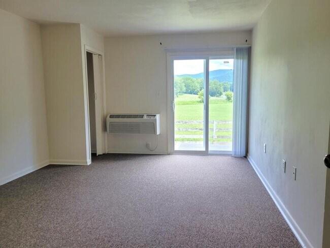 Foto del edificio - 292 Alleghany Spring Rd