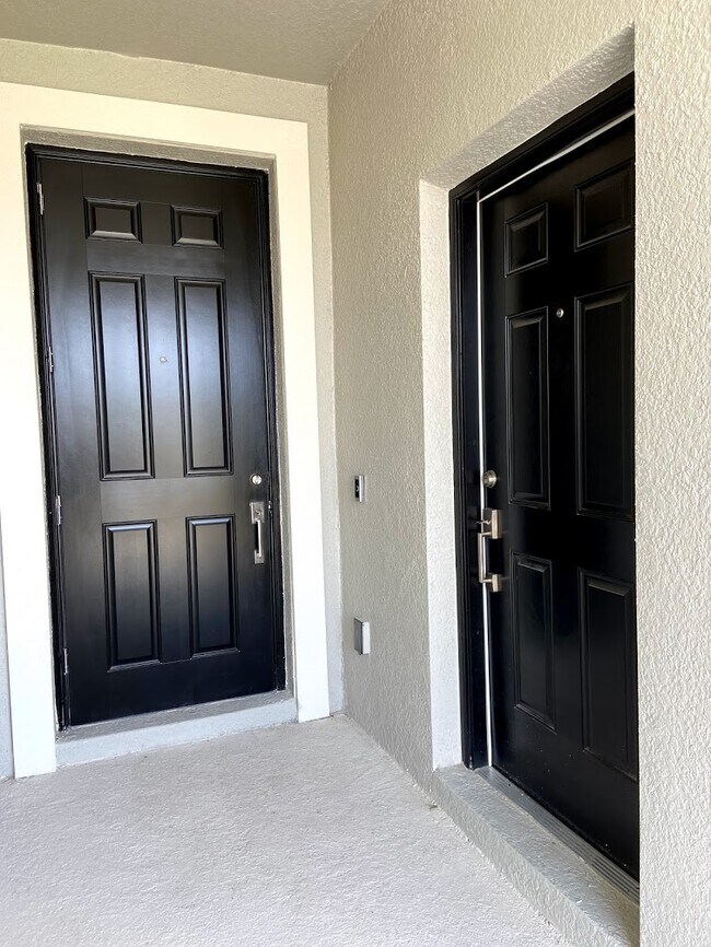 Foto del edificio - 1358 Lassen St