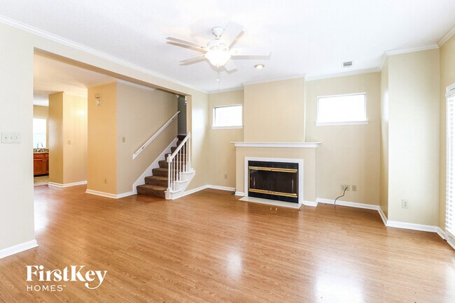 Building Photo - 700 Walnut Woods Cove S