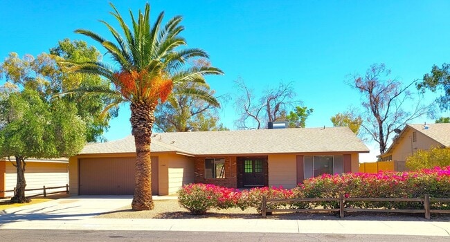 Building Photo - HOME IN ACTIVE ADULT COMMUNITY!!!