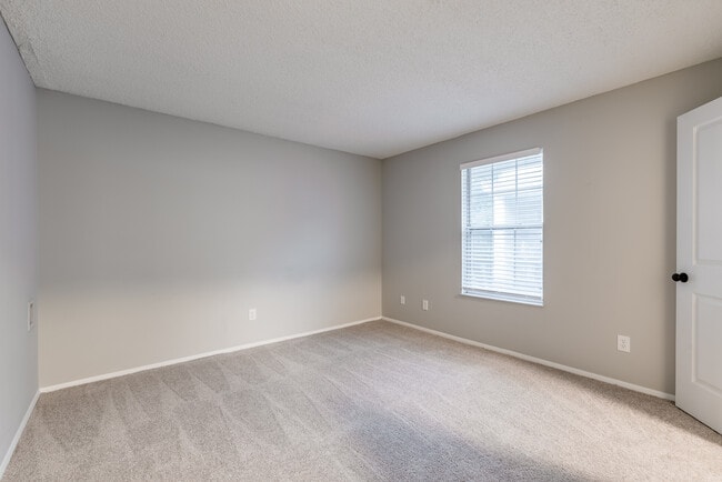 Building Photo - Kilborough Apartments