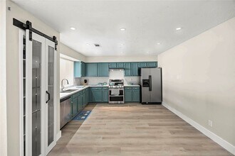Building Photo - 10814 Village Trail Dr