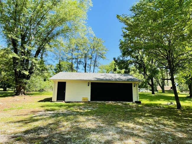 Building Photo - 514 Flower Ln Dr
