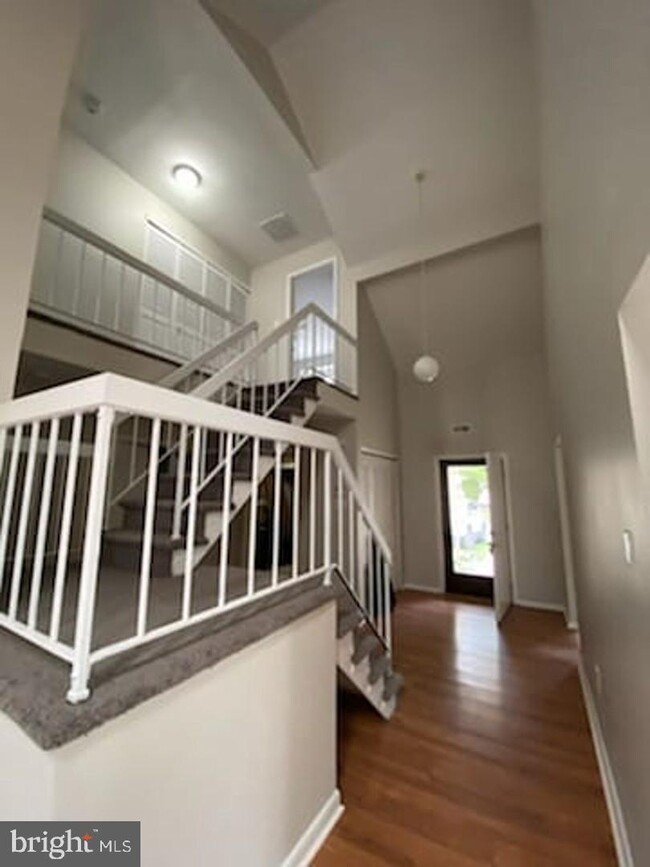 Building Photo - 101 Canterbury Cove