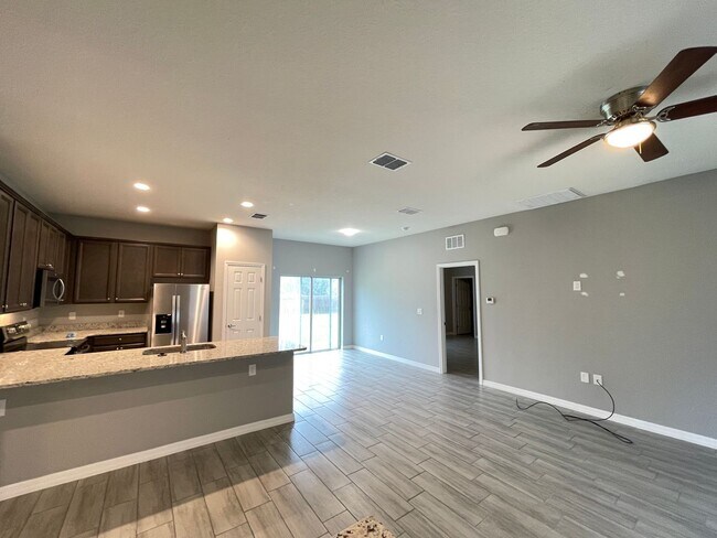 Building Photo - Gorgeous 3 Bedroom, 2 Bathroom Home in Pal...