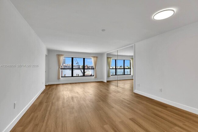 Foto del edificio - 200 Golden Isles Dr