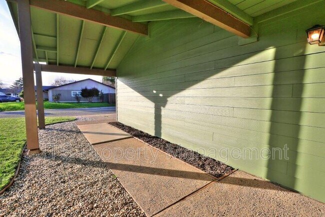Building Photo - 3529 Coralwood Way