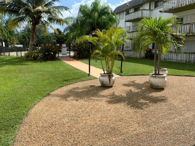 Foto del edificio - 15225 NE 6th Ave