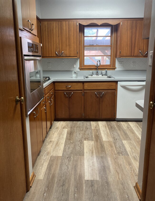 Foto del edificio - Spacious 3 bedroom 1.5 bathroom home