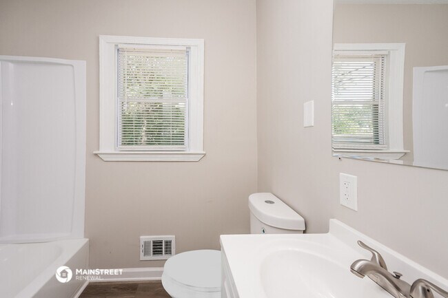 Building Photo - 3515 Gladden Dr