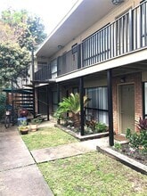 Building Photo - 2210 Brun St