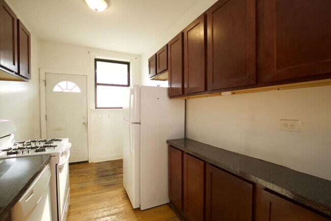 Foto del edificio - 830 W Waveland Ave