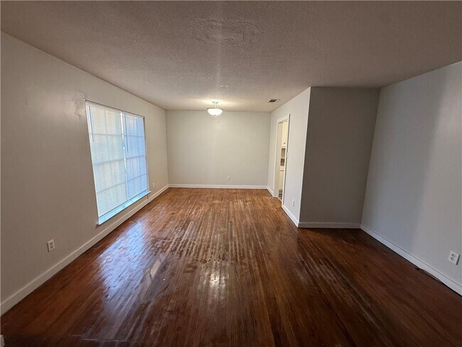 Foto del edificio - 532 Woodlore Dr