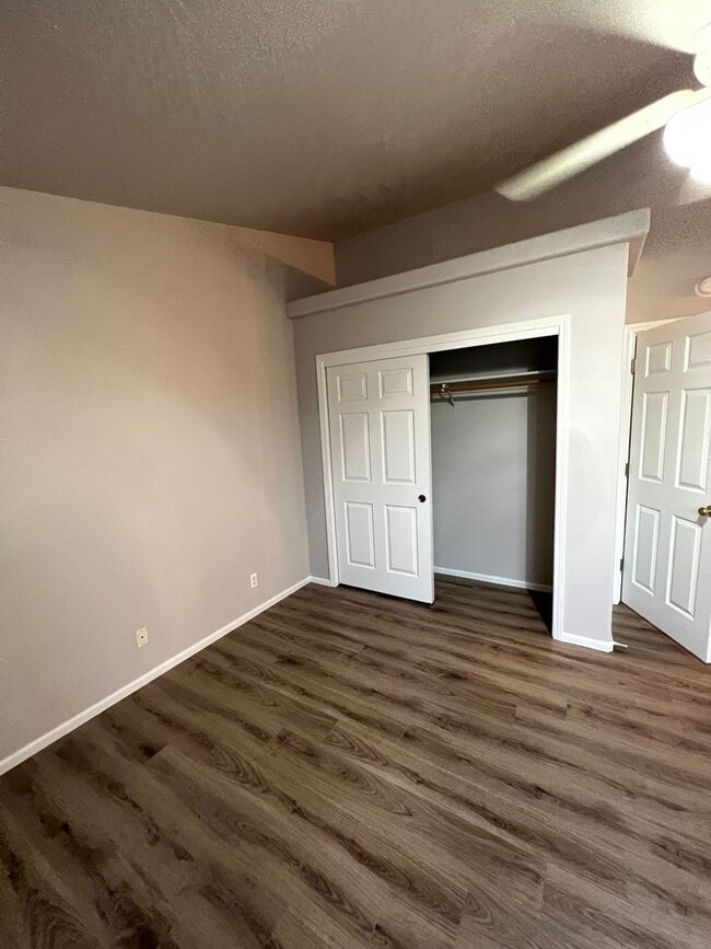 Building Photo - 1-bedroom 1-Bathroom Duplex with HUGE garage