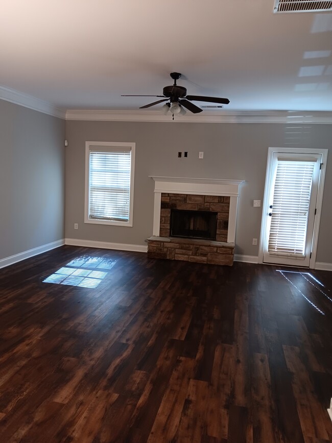 Building Photo - 173 Putters Dr