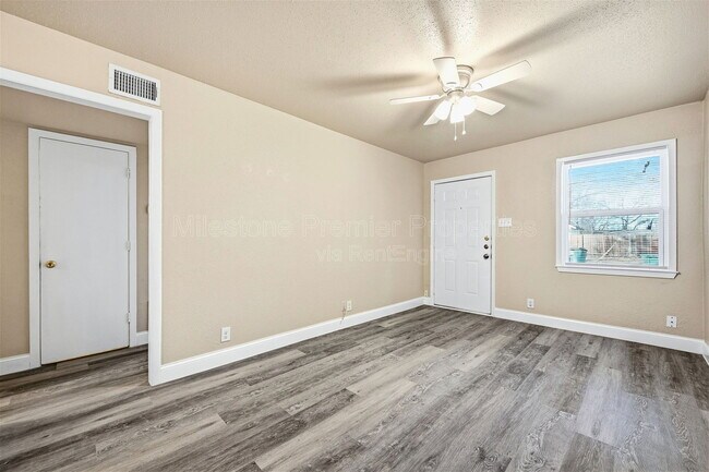 Foto del edificio - 817 S Elm St