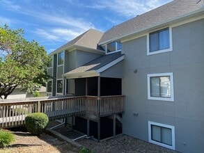 Building Photo - 5870 Shawnee Mission Park