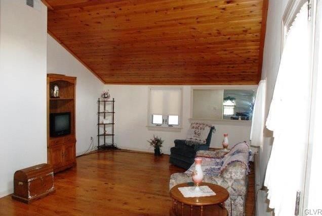 sala de estar - 62 E Station Ave