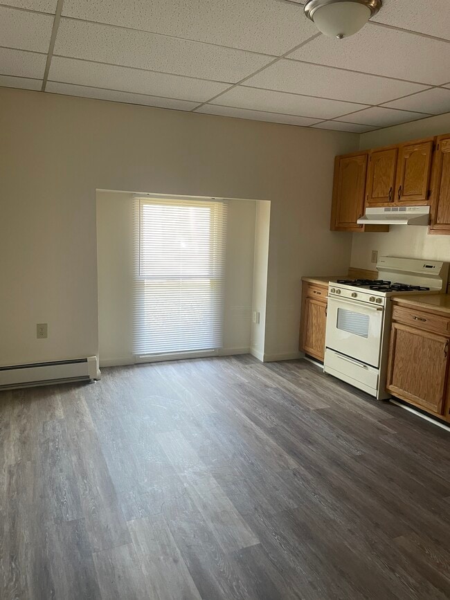 kitchen - 1700 Centre Ave