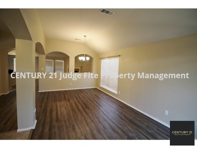 Building Photo - Lovely 4/2/2 in S. Arlington For Rent!