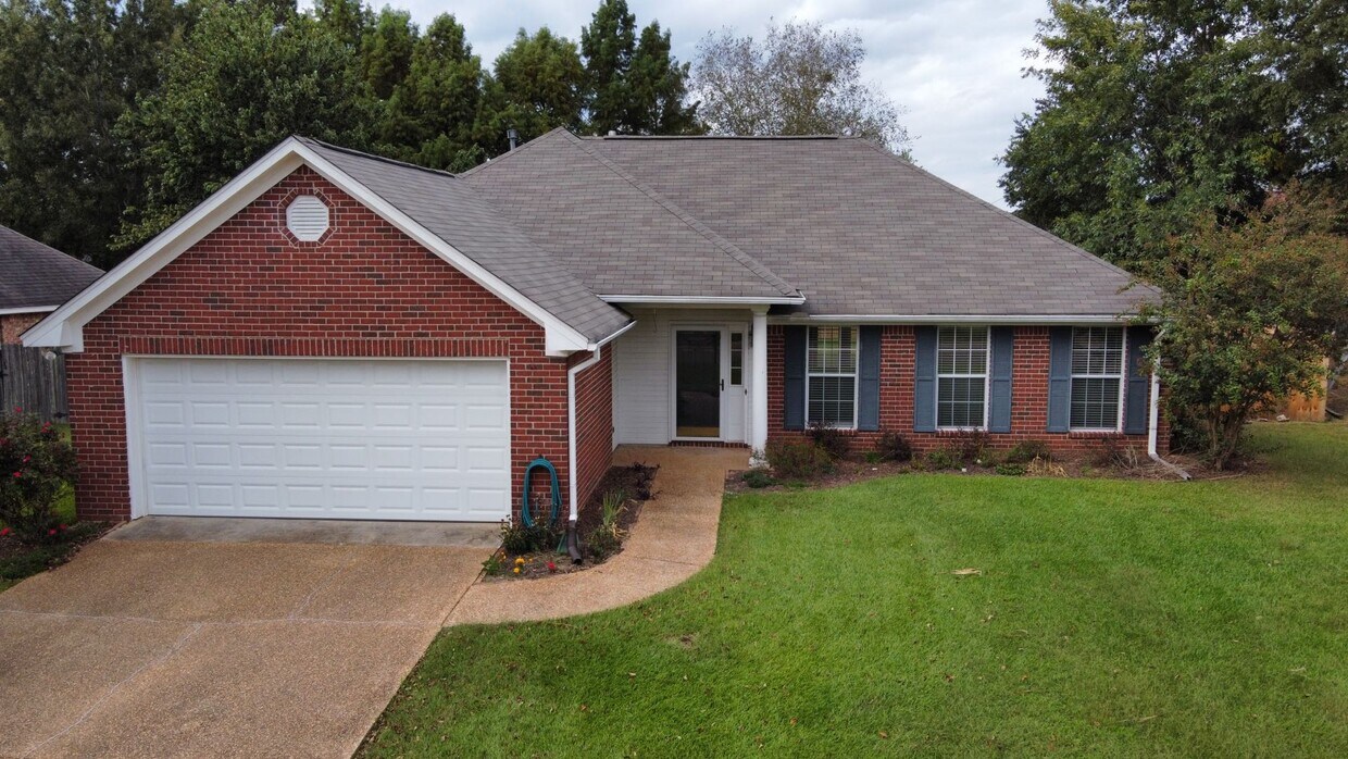 Primary Photo - 526 Laurelwood Dr