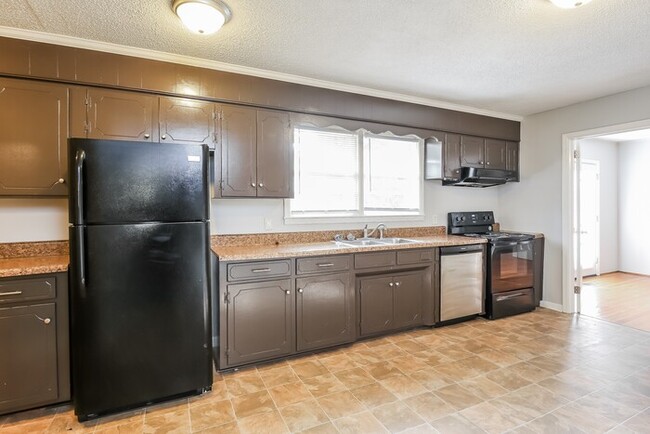 Building Photo - 3 Bed Spartanburg Home