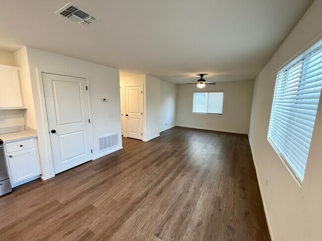 Foto del edificio - 1135 E Chipman Rd
