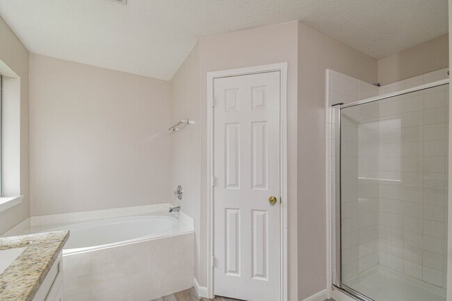 Foto del edificio - 14214 Silver Glade Ln