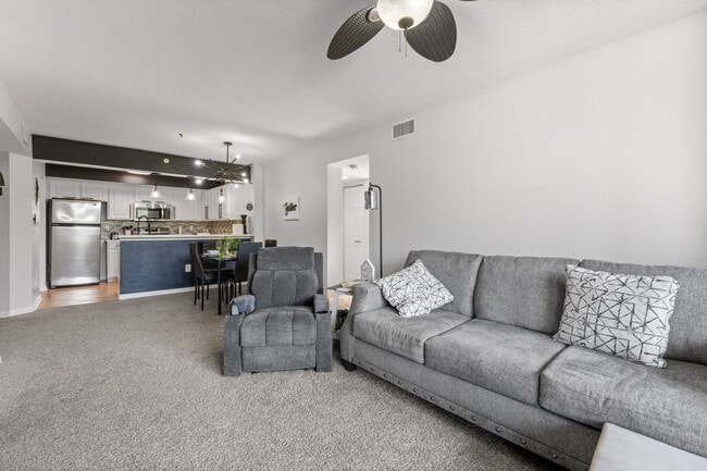 Building Photo - Conveniently located 3 bedrooms 2 bathroom...