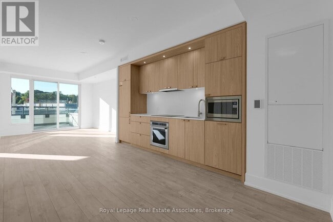 Building Photo - 259 The Kingsway
