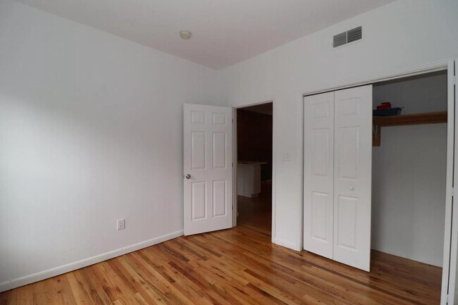 Foto del edificio - 240 6th St
