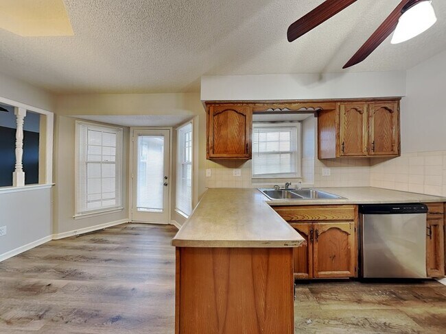 Building Photo - 1736 SE Silkwood Ct