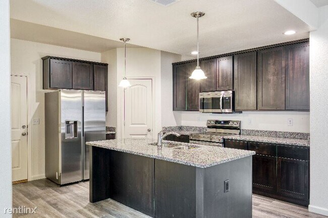 Building Photo - 3 br, 2.5 bath Townhome - 4355 W. 24th St....