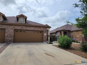 Building Photo - 506 Creekside Frst