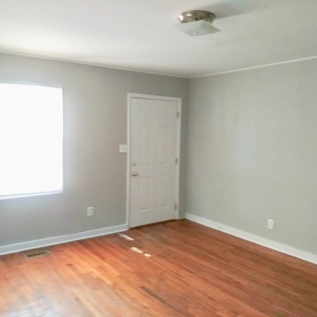 Foto del edificio - Updated Apartment 2 Bedrooms, First Floor ...