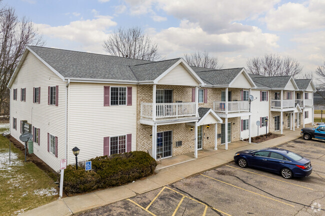 Building Photo - WOODSIDE VILLAGE APARTMENTS