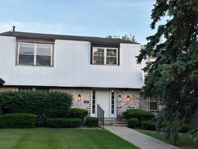 Building Photo - 31120 Hunters Dr